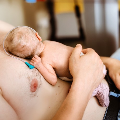 Foteliai tėveliams kengūros metodui Respublikinei Šiaulių ligoninei